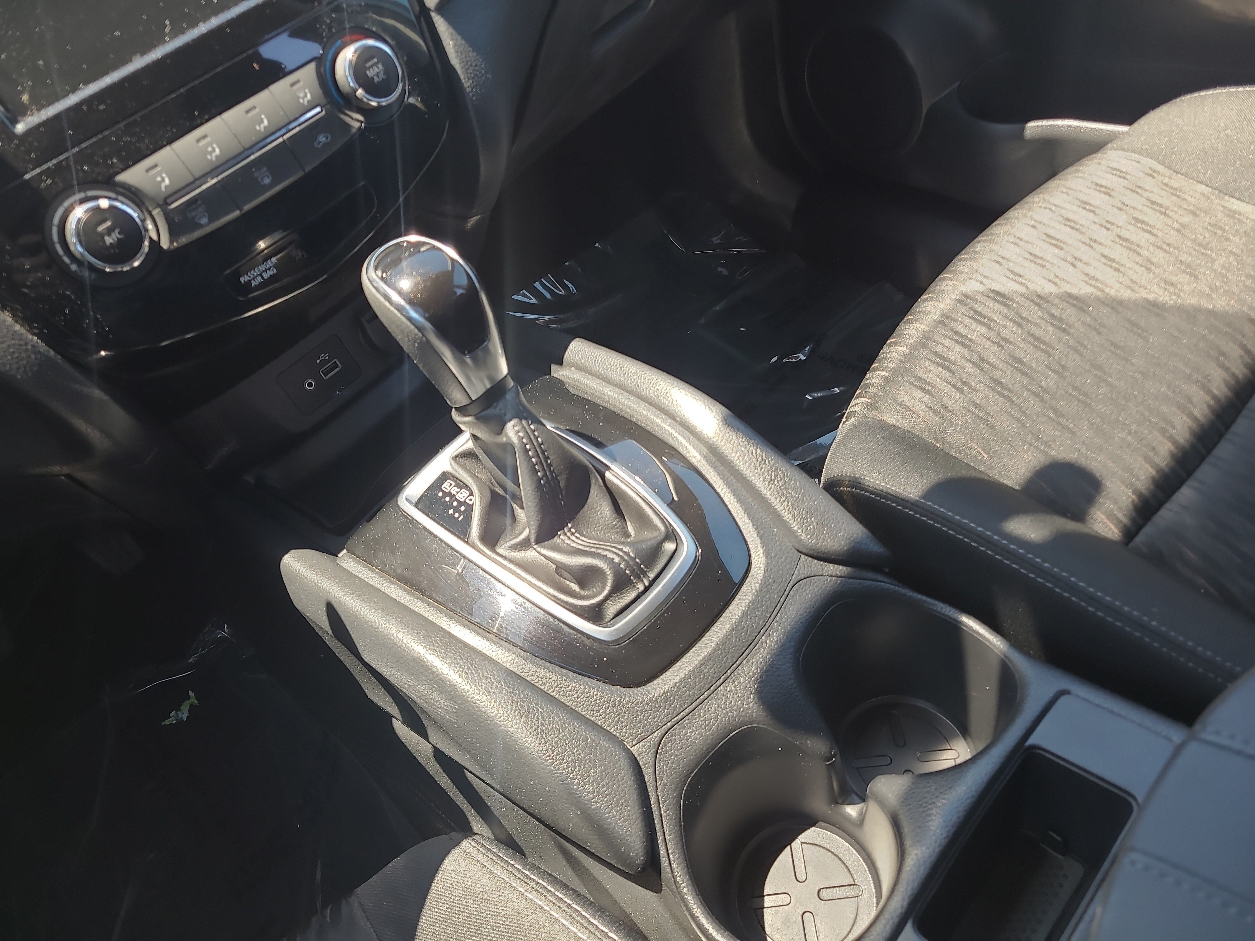 Used 2018 Nissan Rogue S AWD/4WD image 20