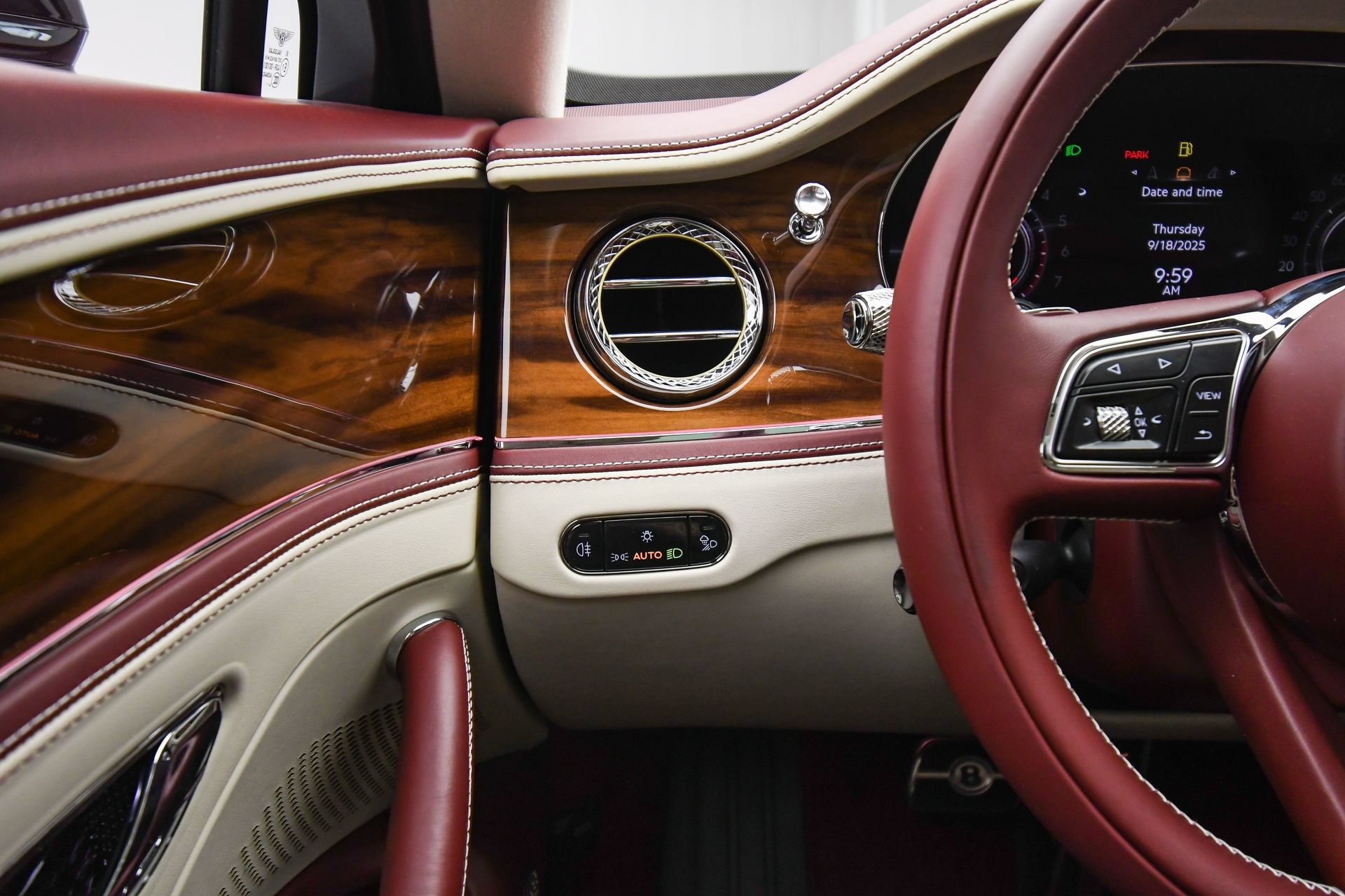 New 2026 Bentley Flying Spur Plug-In Hybrid AWD/4WD image 32