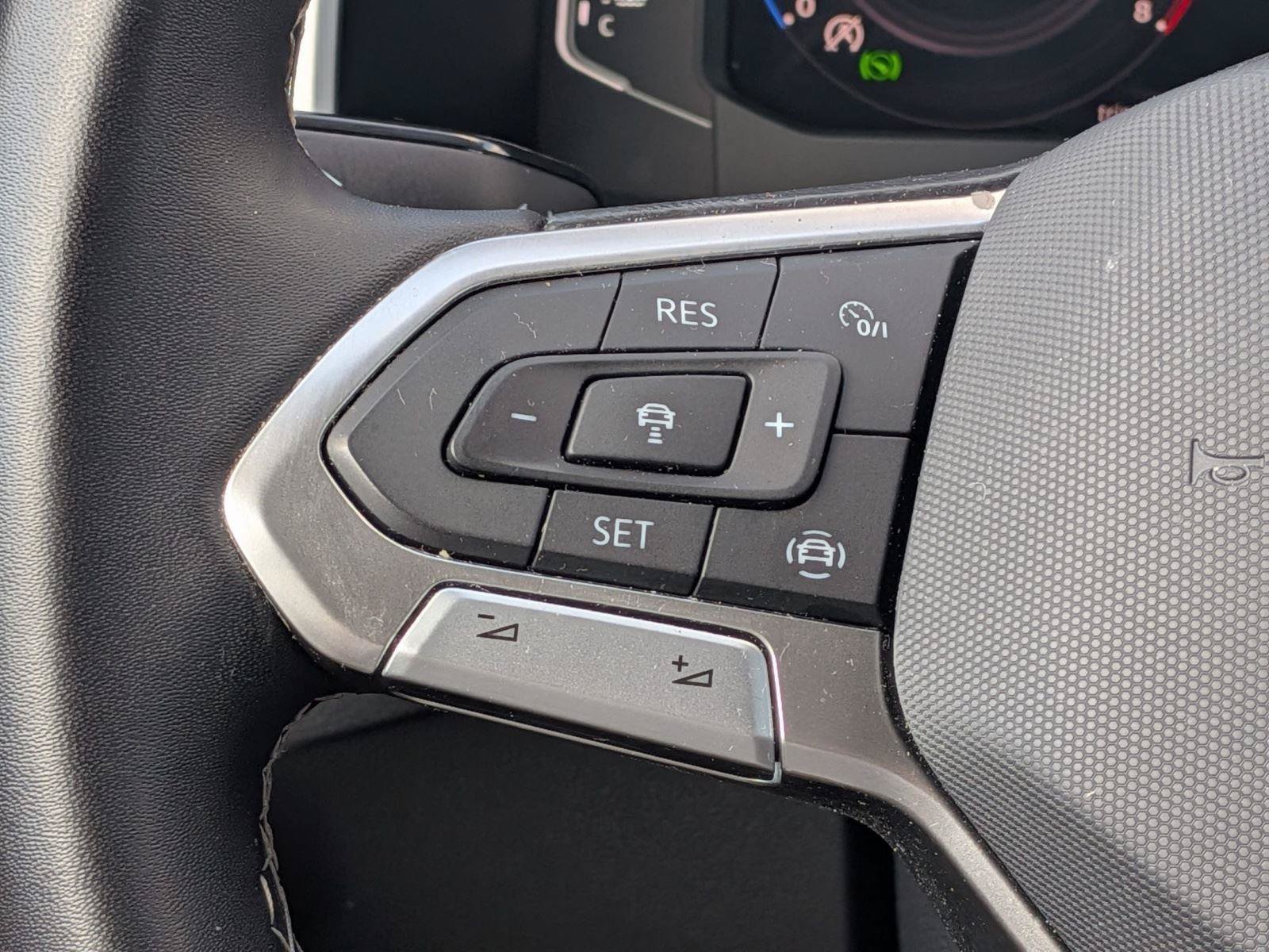 Used 2023 Volkswagen Atlas SE AWD/4WD image 35