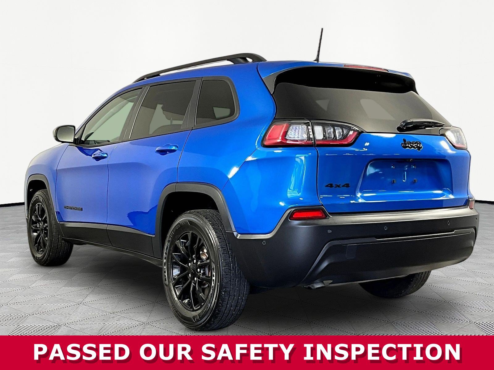 Used 2023 Jeep Cherokee Altitude Lux AWD/4WD image 4