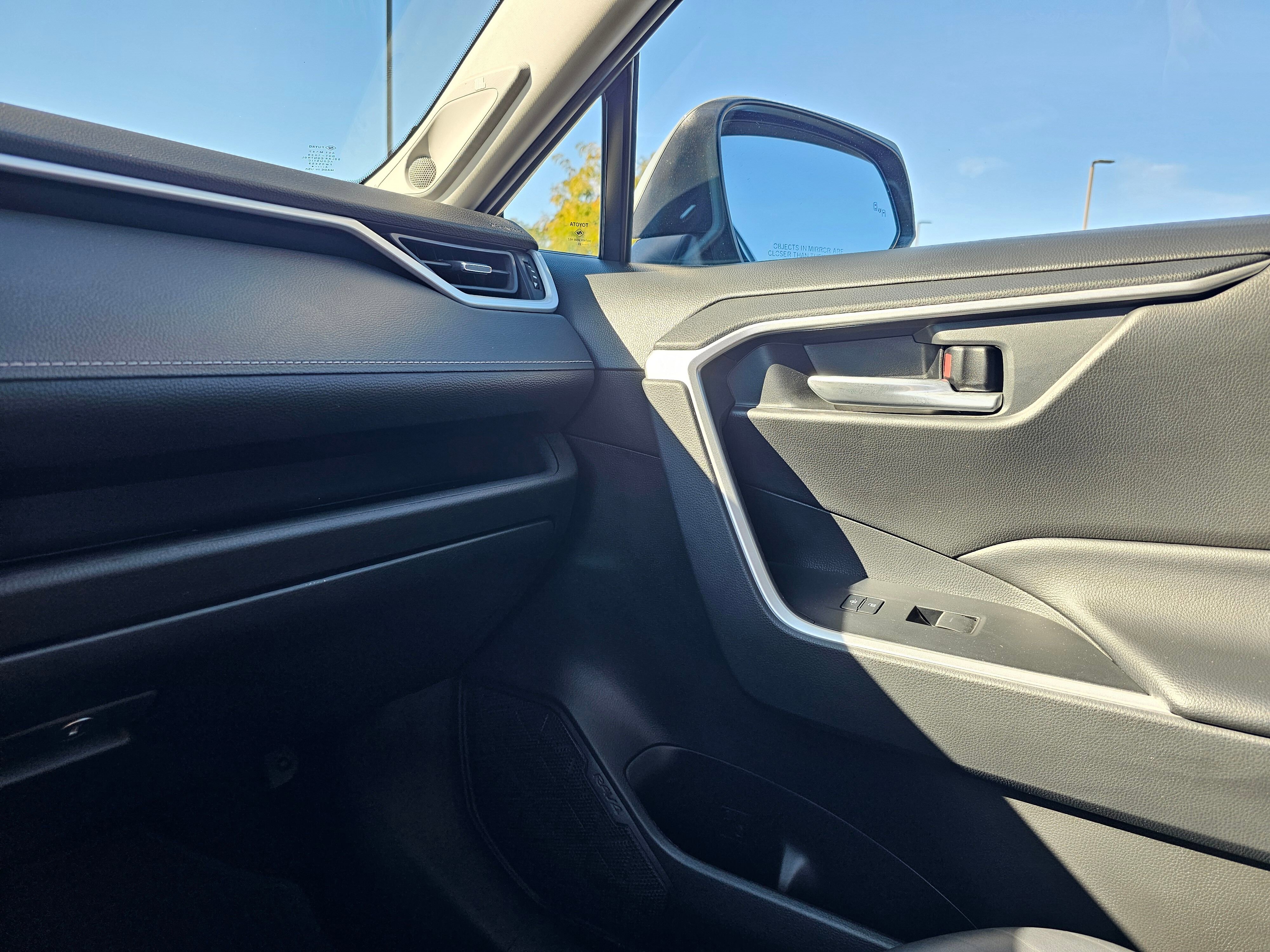 Used 2023 Toyota RAV4 XLE Premium image 26