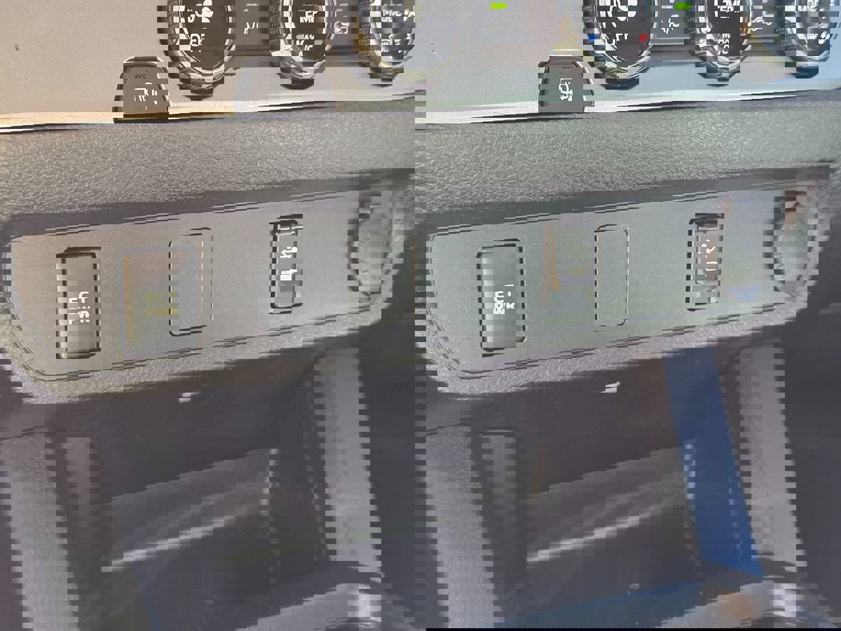 Used 2018 Toyota Tacoma SR5 image 32