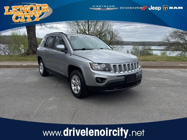 Used 2017 Jeep Compass Latitude image 1