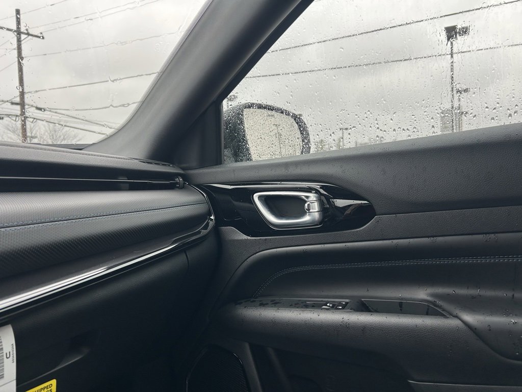 Used 2025 Jeep Compass Latitude w/ Altitude Special Edition image 23