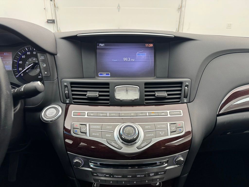 Used 2017 INFINITI Q70 L 3.7 image 24