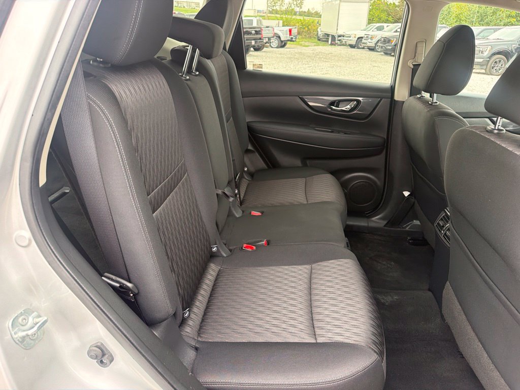 Used 2017 Nissan Rogue SV w/ SV Premium Package AWD/4WD image 45