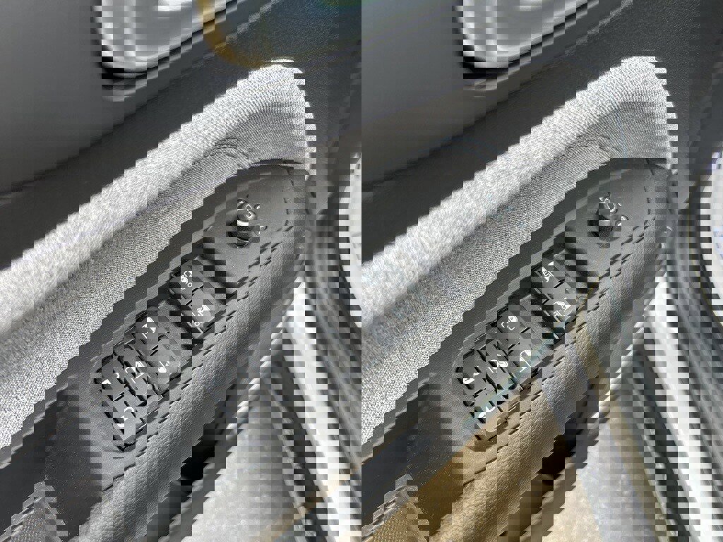 New 2025 Jeep Compass Sport image 16