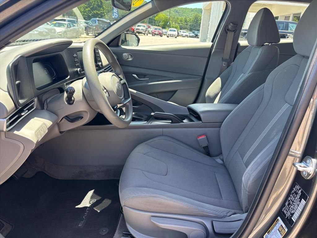 Used 2024 Hyundai Elantra SE FWD image 10