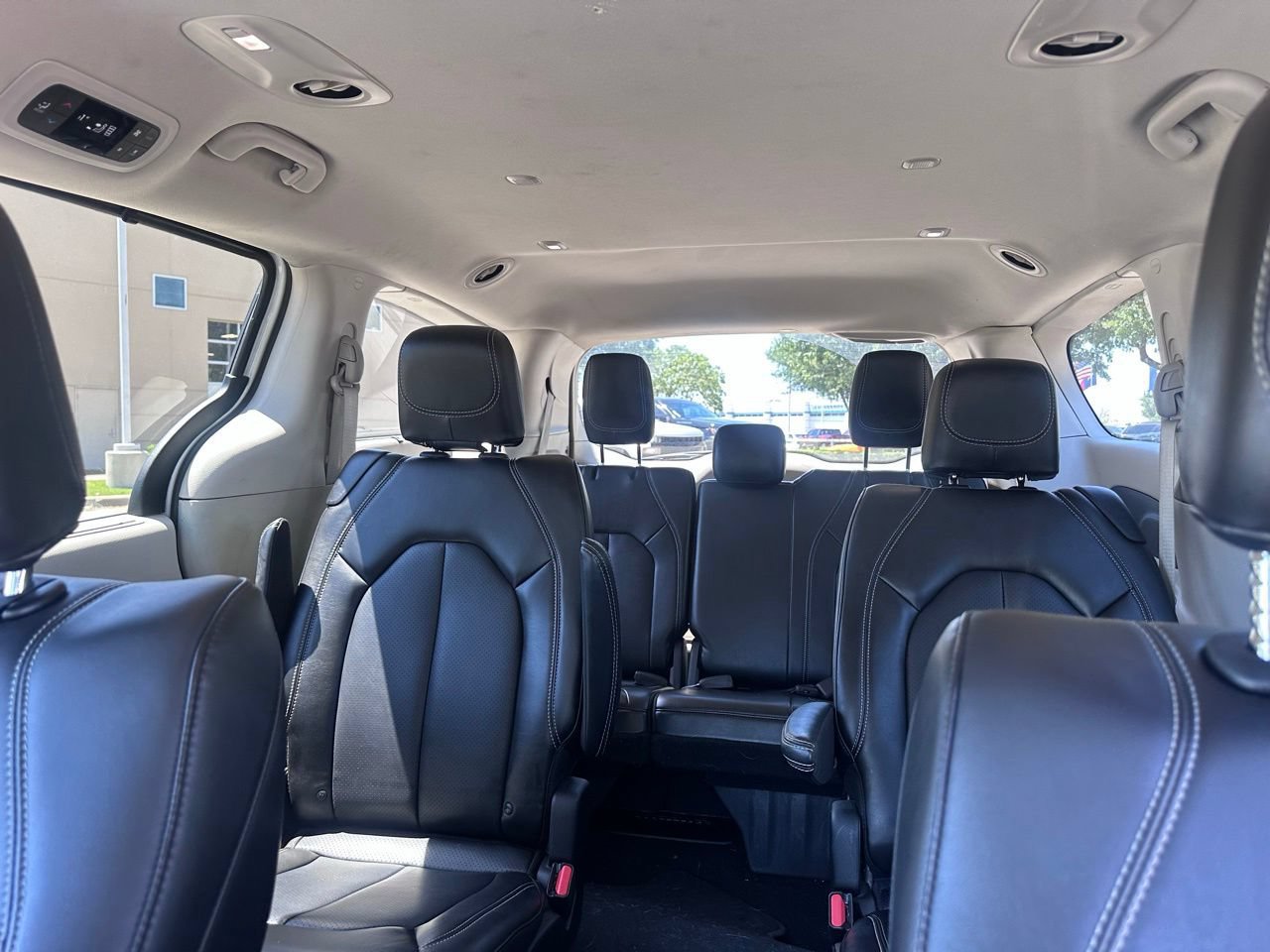 Used 2024 Chrysler Pacifica Touring-L FWD image 17