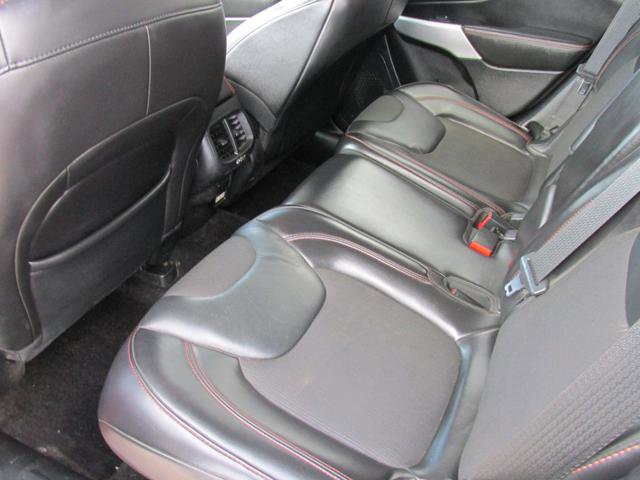 Used 2017 Jeep Cherokee Trailhawk w/ Cold Weather Group image 9
