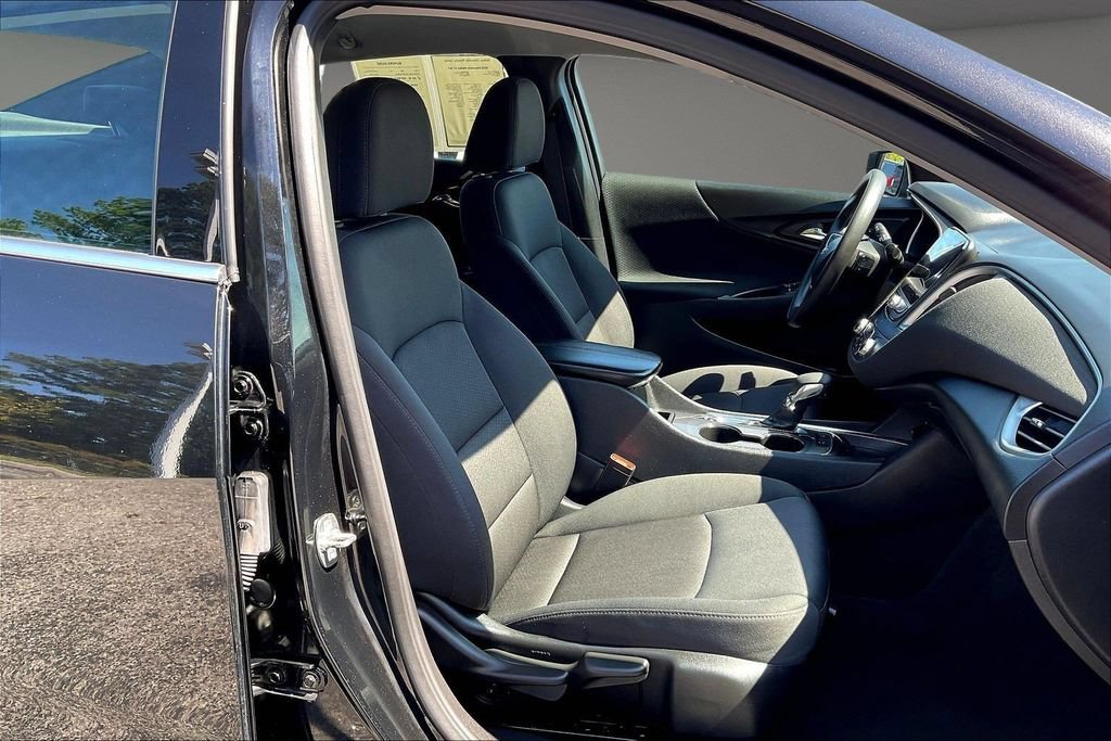 Used 2025 Chevrolet Malibu LT FWD image 32