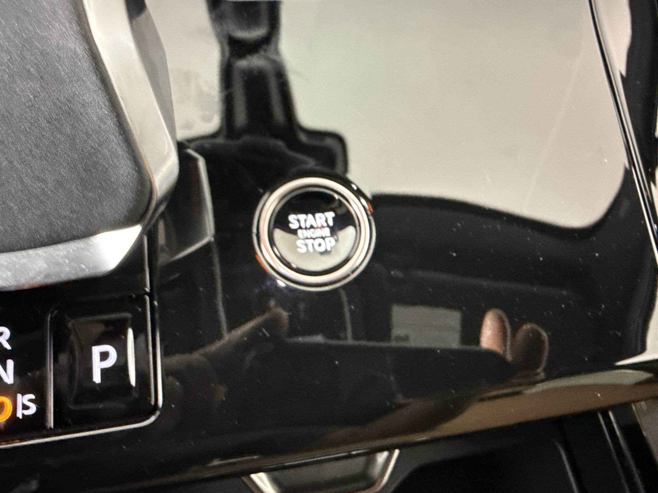 Used 2024 Land Rover Range Rover Sport SE AWD/4WD image 23