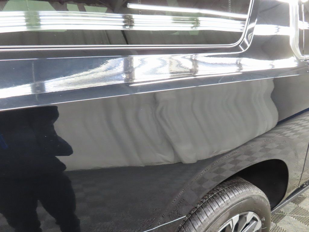 Used 2025 Chevrolet Suburban High Country AWD/4WD image 32