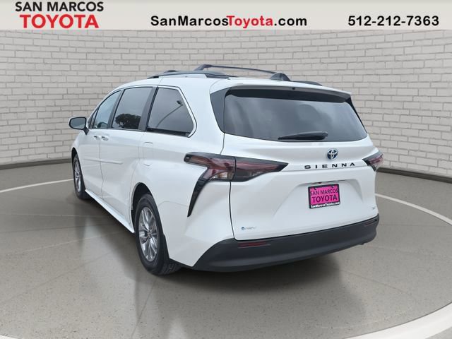 Used 2025 Toyota Sienna XLE image 7