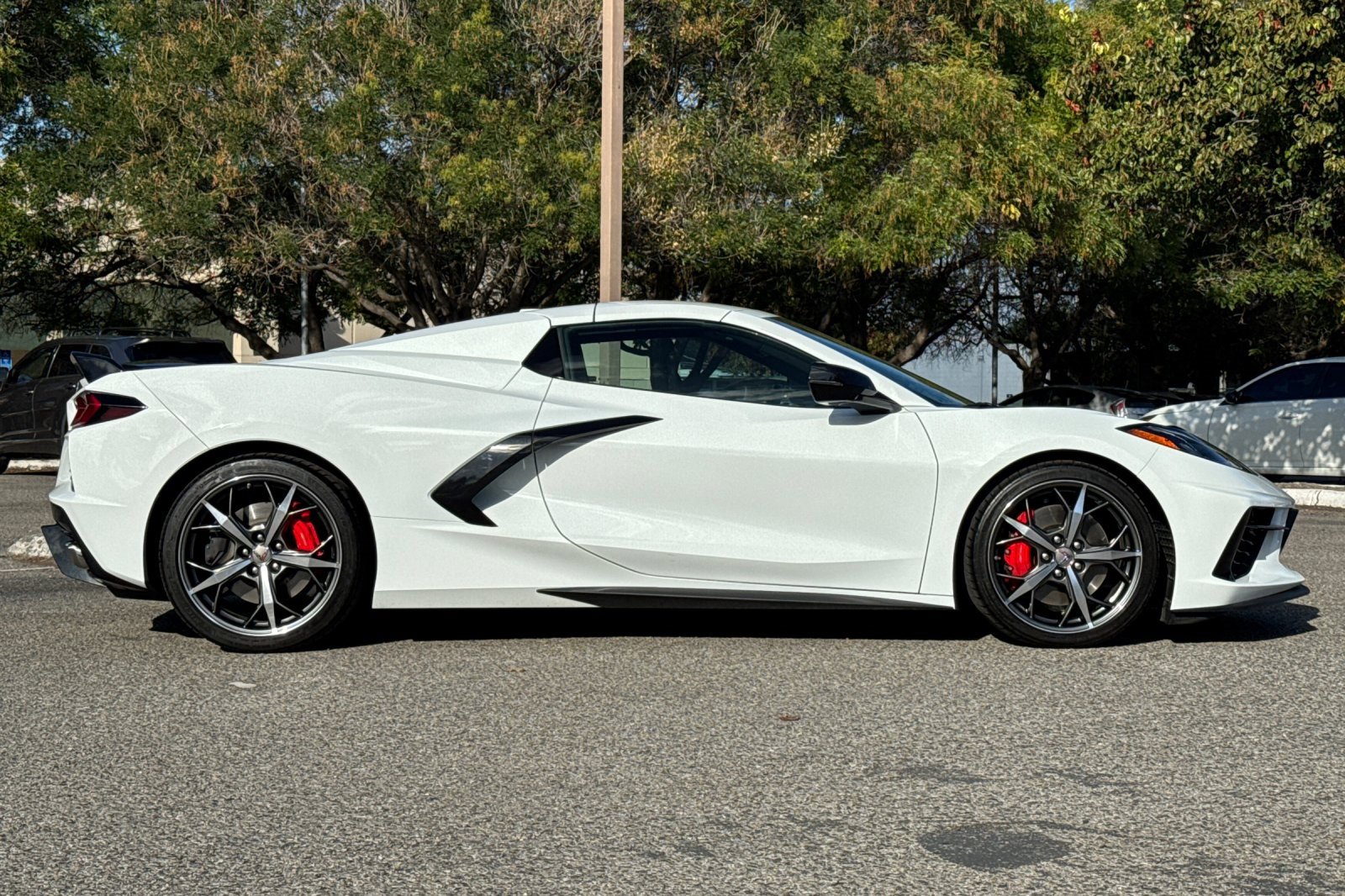 Used 2022 Chevrolet Corvette Stingray Premium Conv w/ Z51 Performance Package image 3