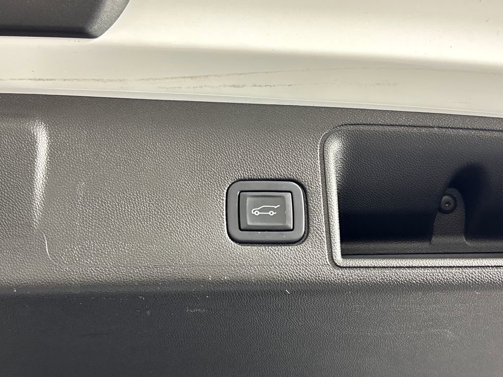 Used 2022 GMC Terrain SLT w/ Infotainment Package II FWD image 34