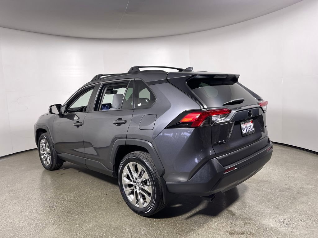Used 2021 Toyota RAV4 XLE Premium image 5