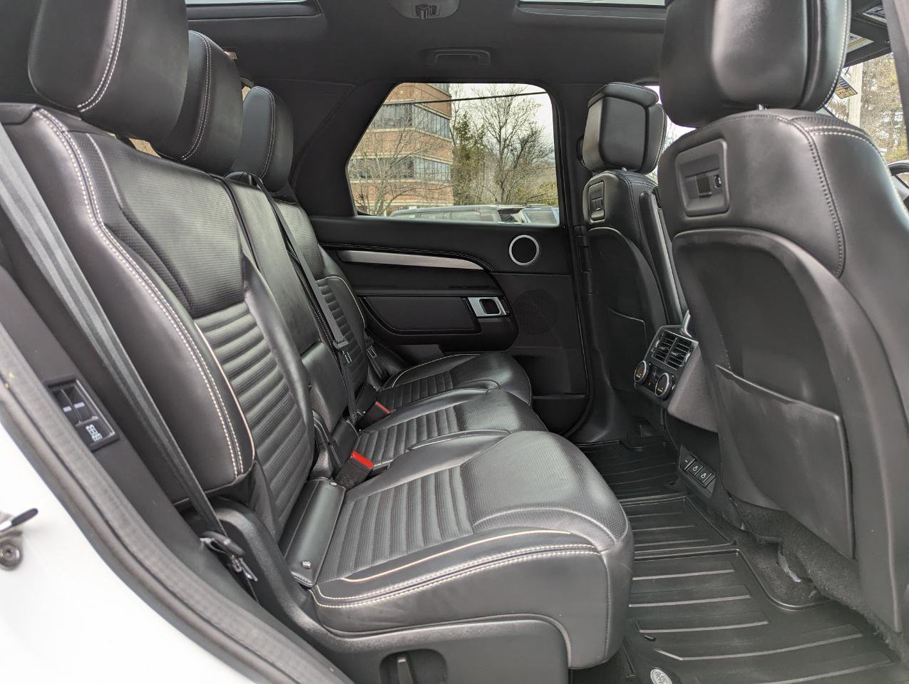 Used 2023 Land Rover Discovery S R-Dynamic image 32