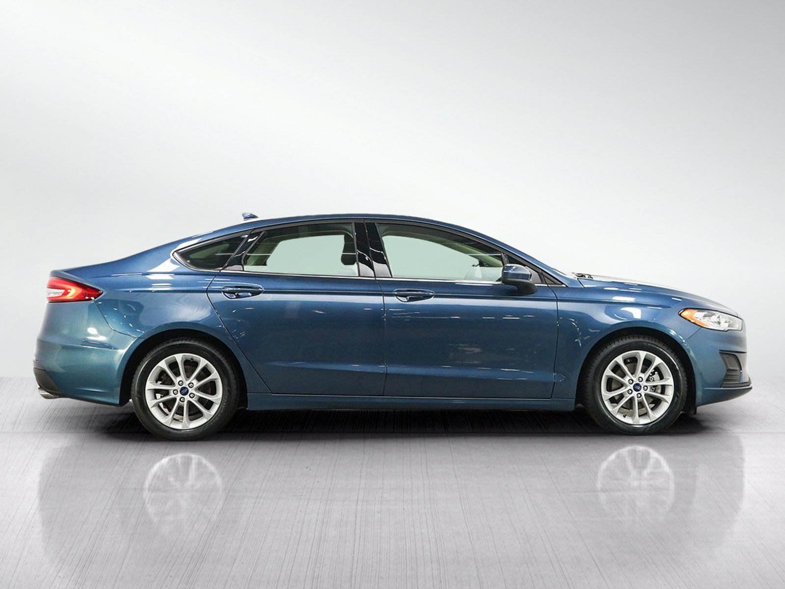 Used 2019 Ford Fusion SE FWD image 6