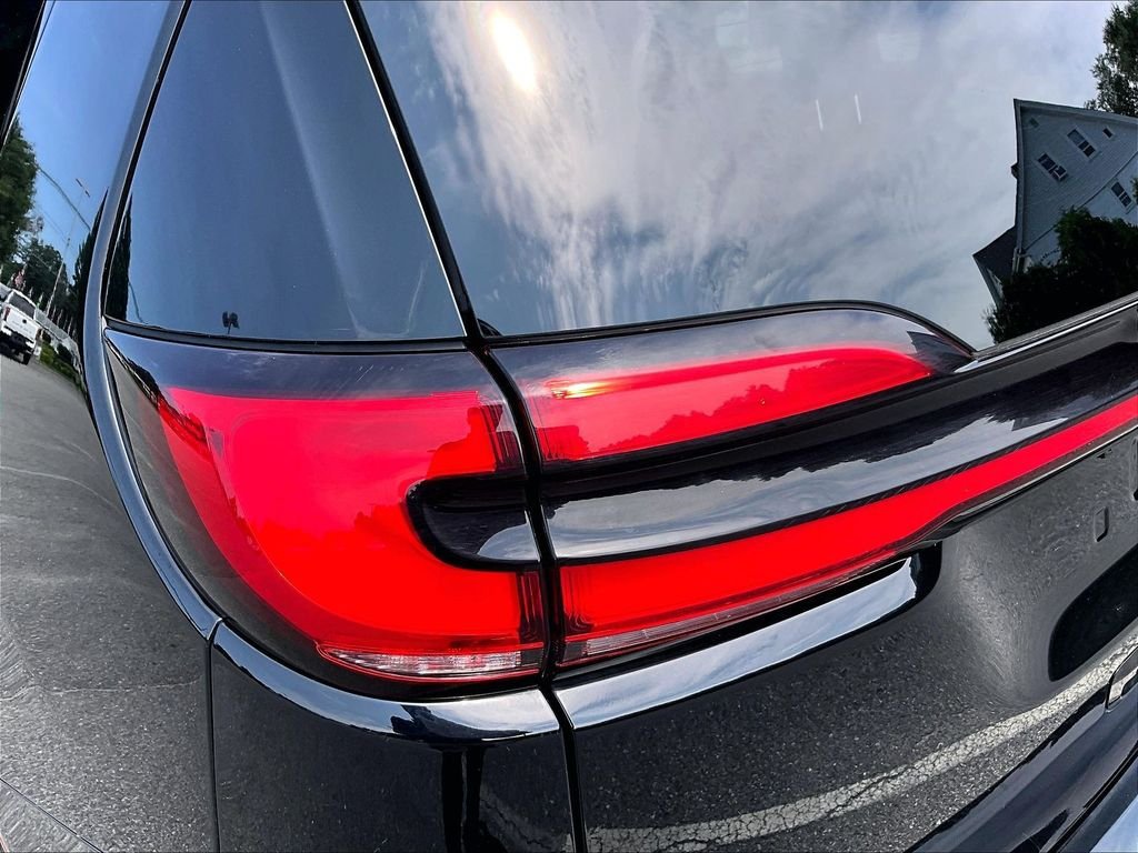 Used 2025 Chrysler Pacifica Limited FWD image 35
