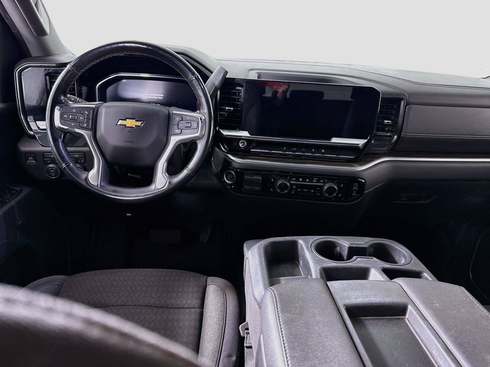 Used 2026 Chevrolet Silverado 2500 LT w/ Convenience Package AWD/4WD image 2