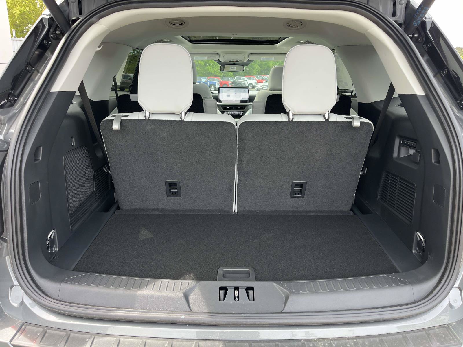 New 2026 Ford Explorer Platinum w/ LUX Leather Package AWD/4WD image 7