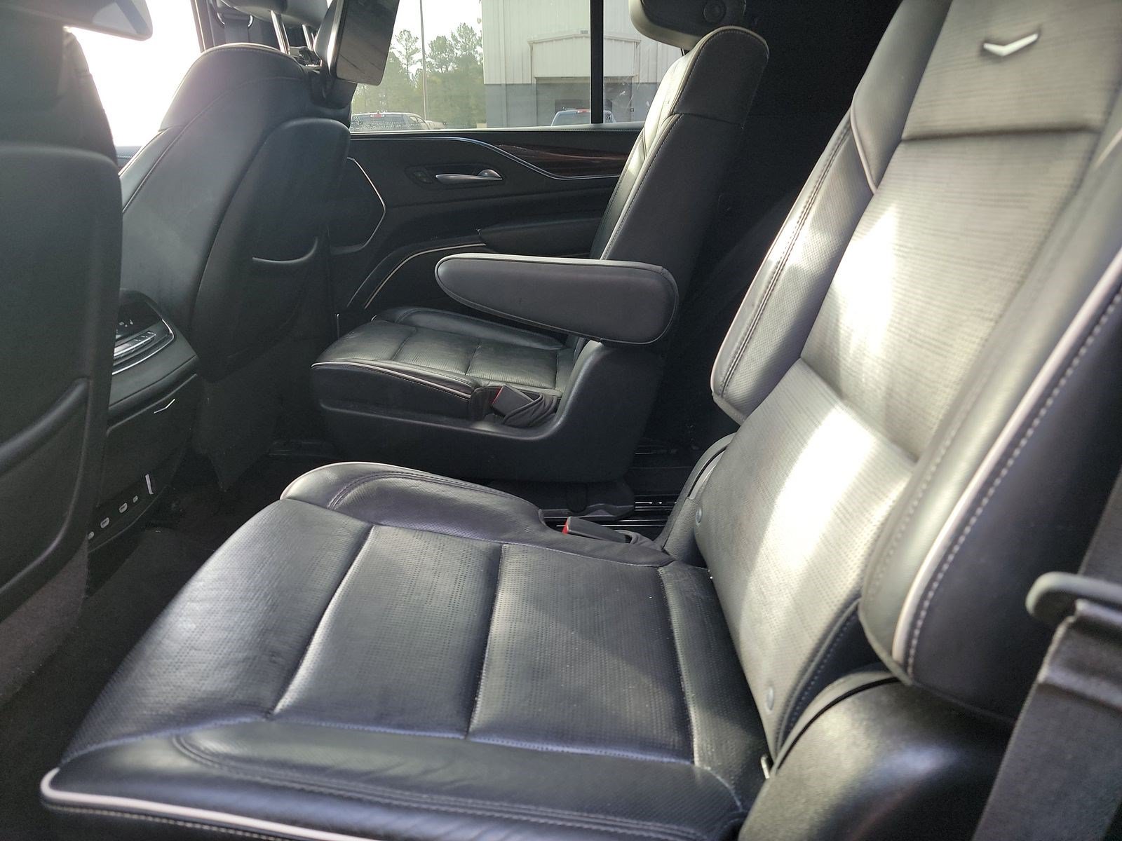 Used 2023 Cadillac Escalade Premium Luxury RWD image 15