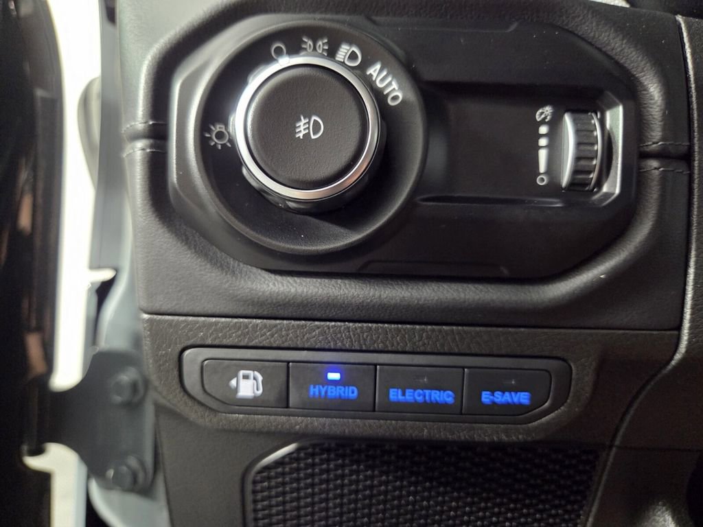 Used 2025 Jeep Wrangler Sahara w/ Safety Group image 20