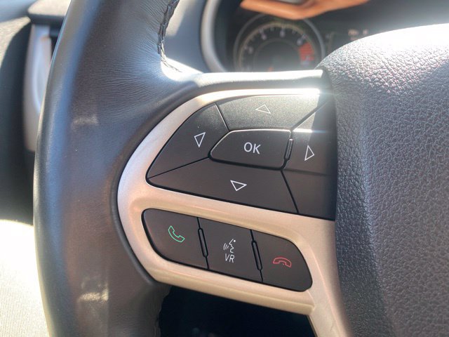 Used 2017 Jeep Cherokee Latitude w/ Comfort/Convenience Group FWD image 16