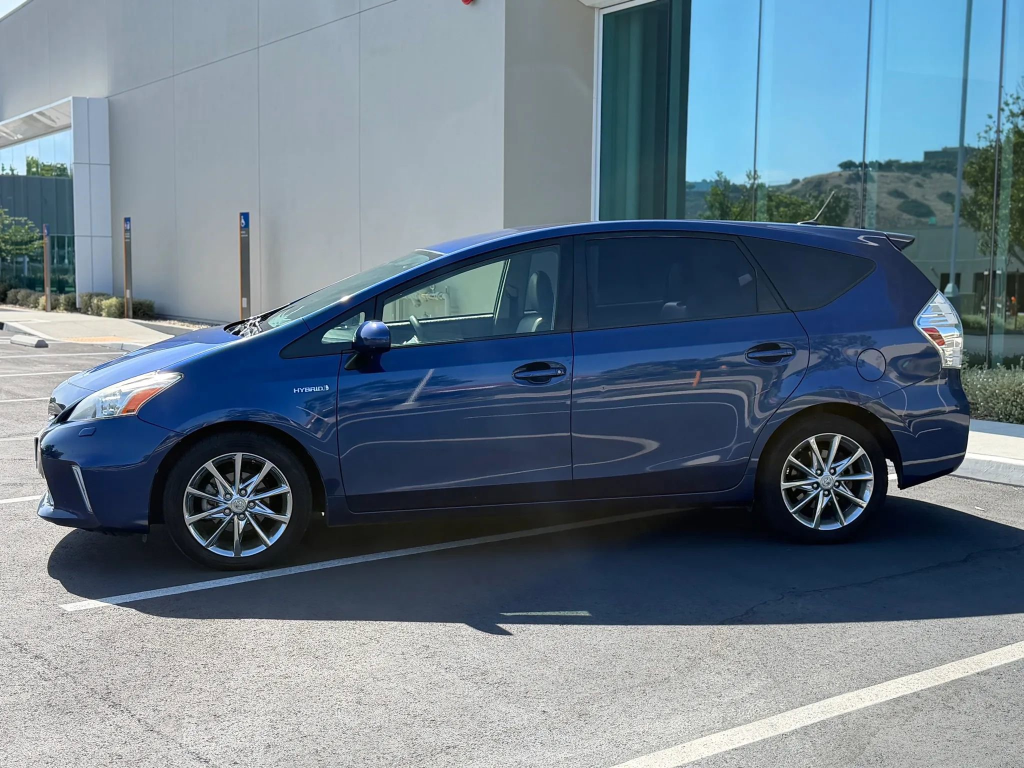 Used 2012 Toyota Prius V Five FWD image 4