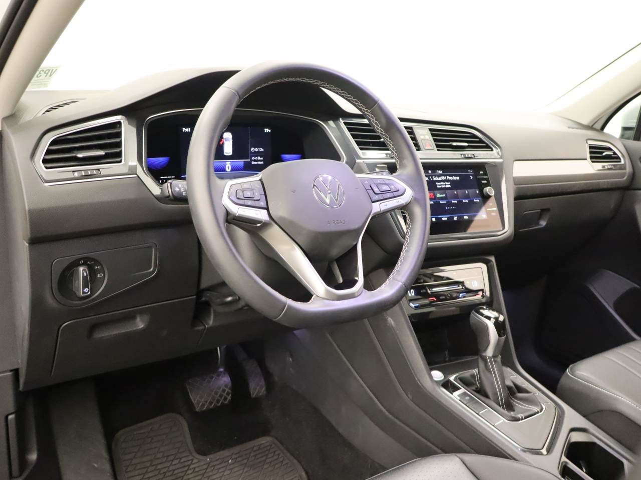 Certified 2023 Volkswagen Tiguan SE w/ Panoramic Sunroof Package FWD image 14