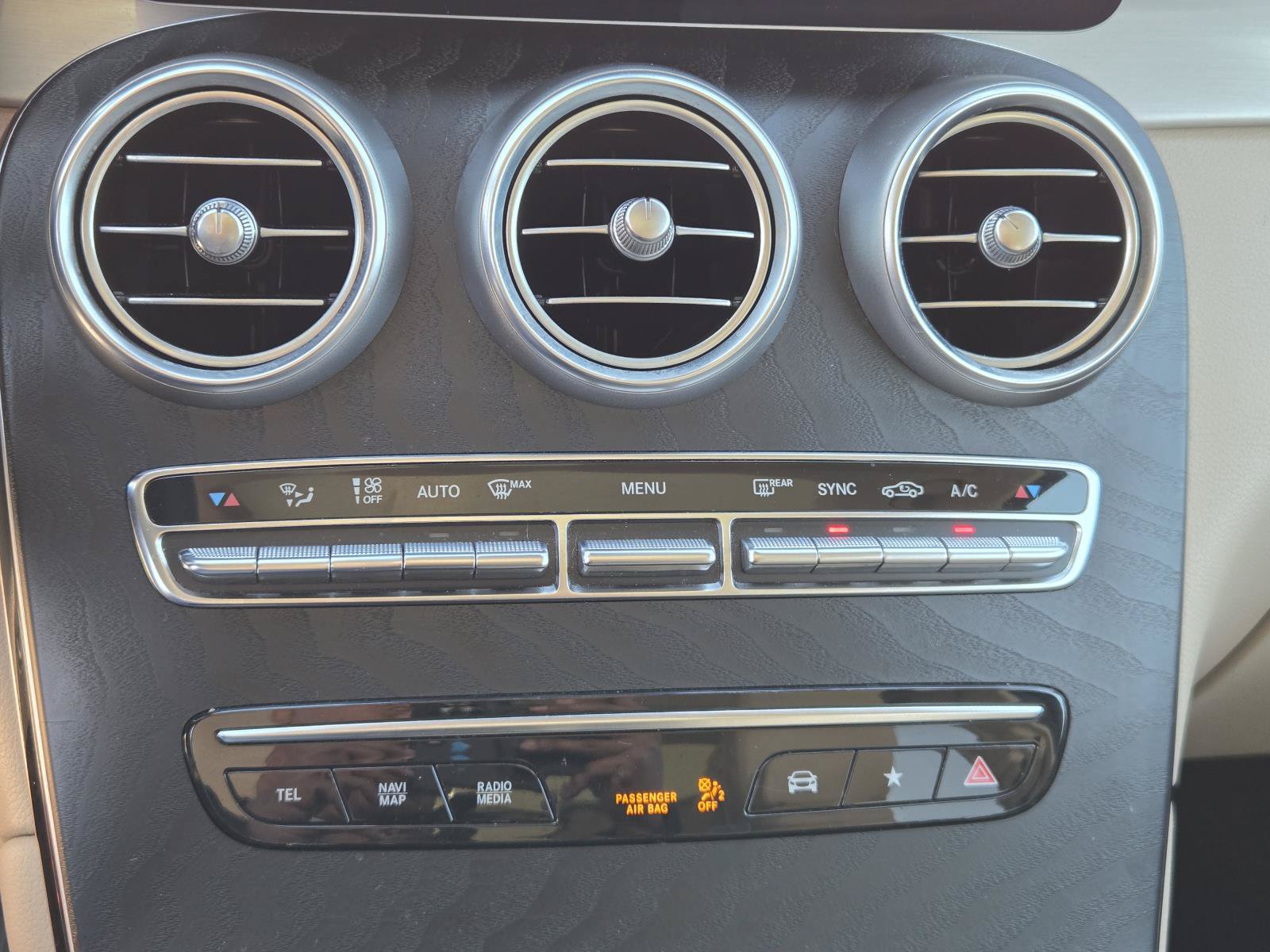 Used 2022 Mercedes-Benz GLC 300 w/ Premium Package Lite image 12