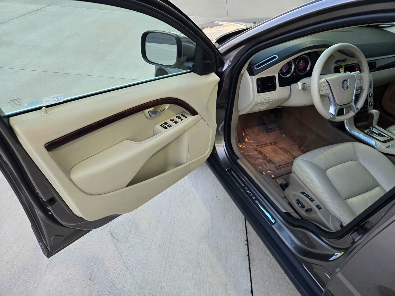 Used 2011 Volvo XC70 T6 image 10