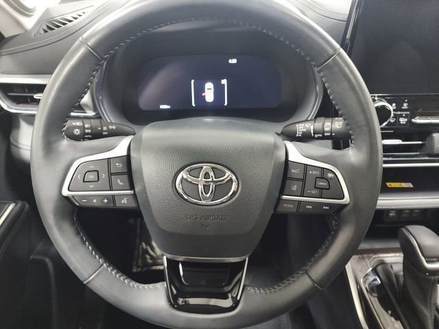 Used 2023 Toyota Highlander Platinum AWD/4WD image 30