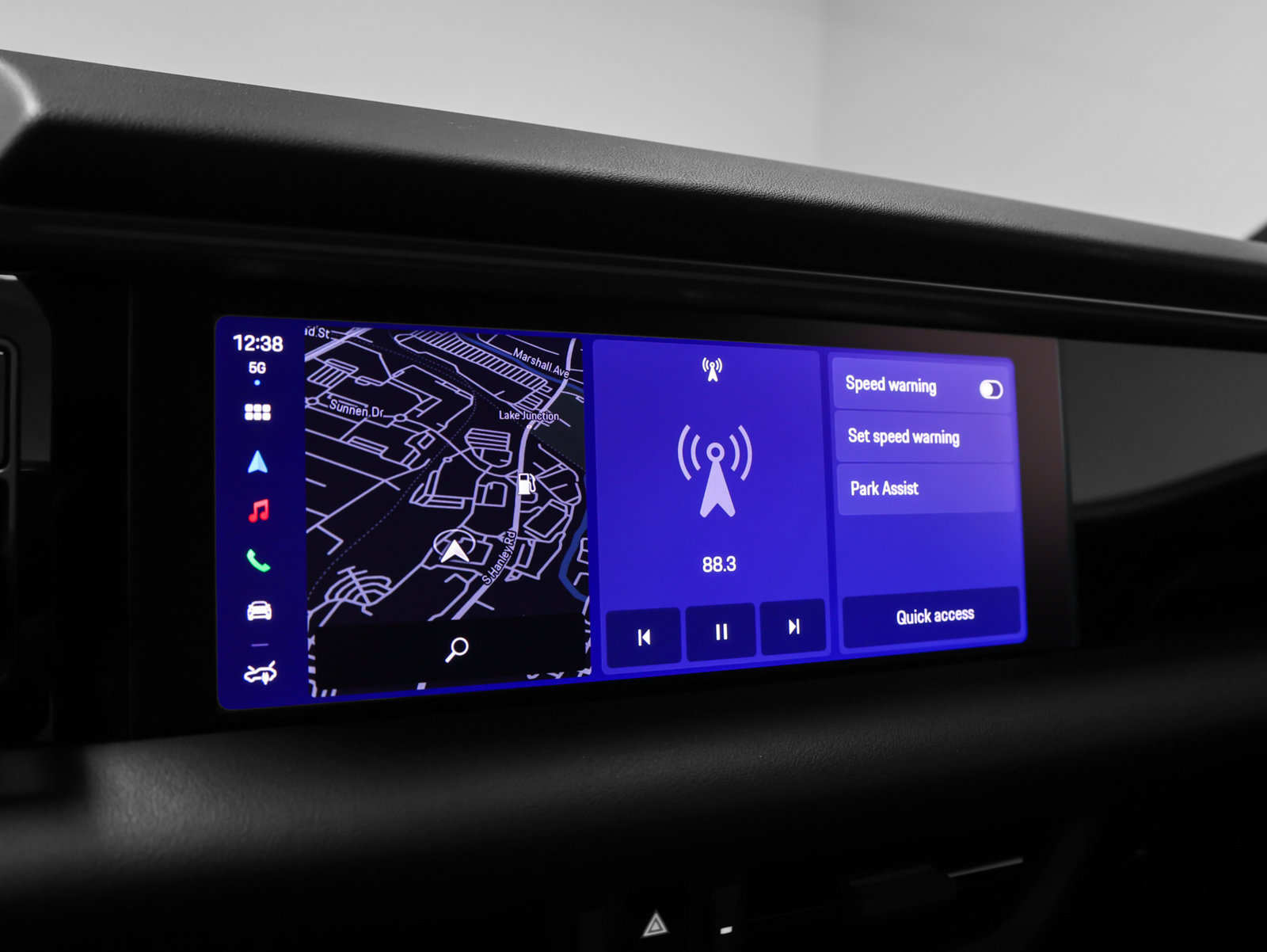 Certified 2025 Porsche Macan Electric RWD image 32