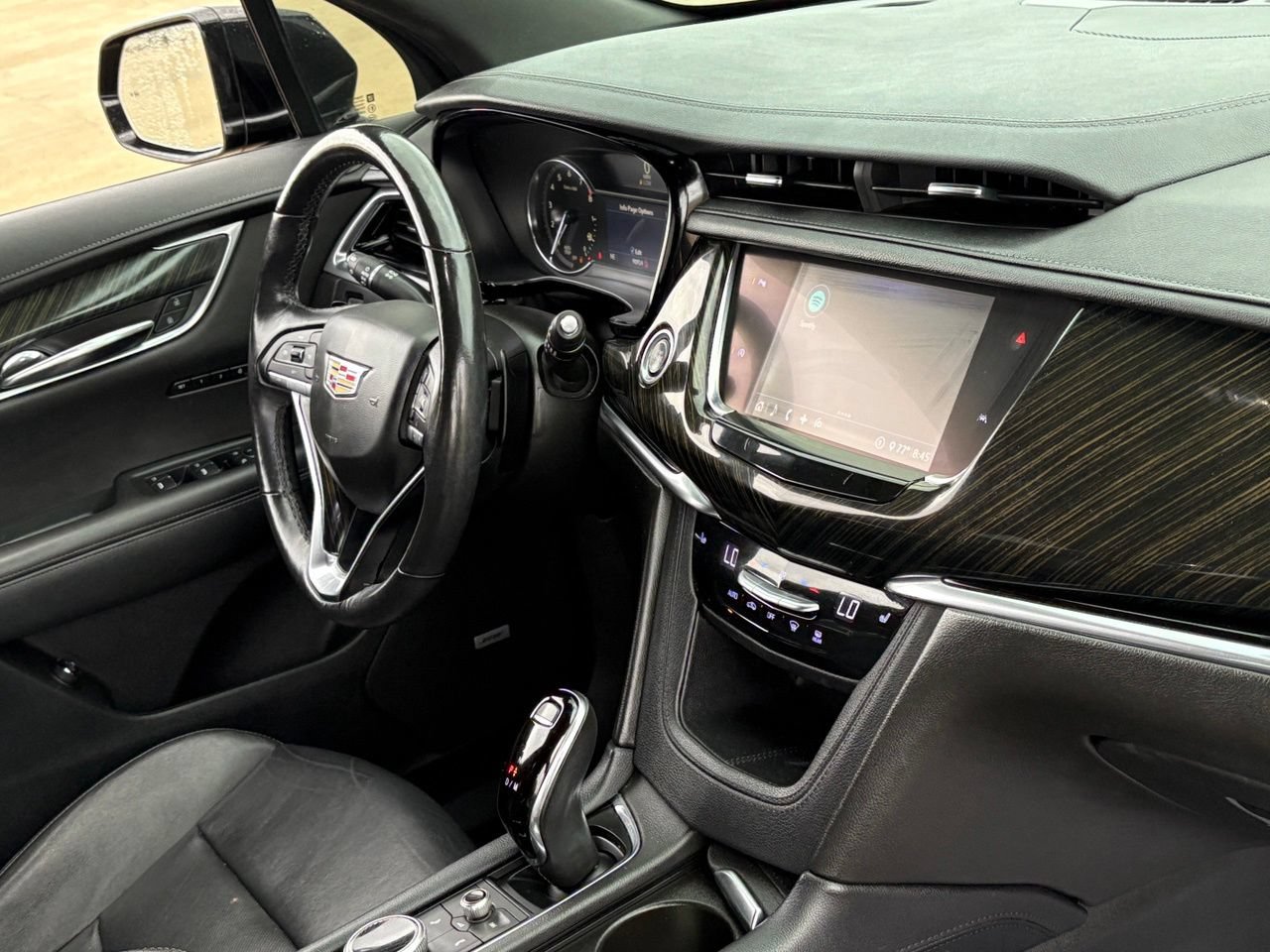 Used 2020 Cadillac XT6 Premium Luxury FWD image 40