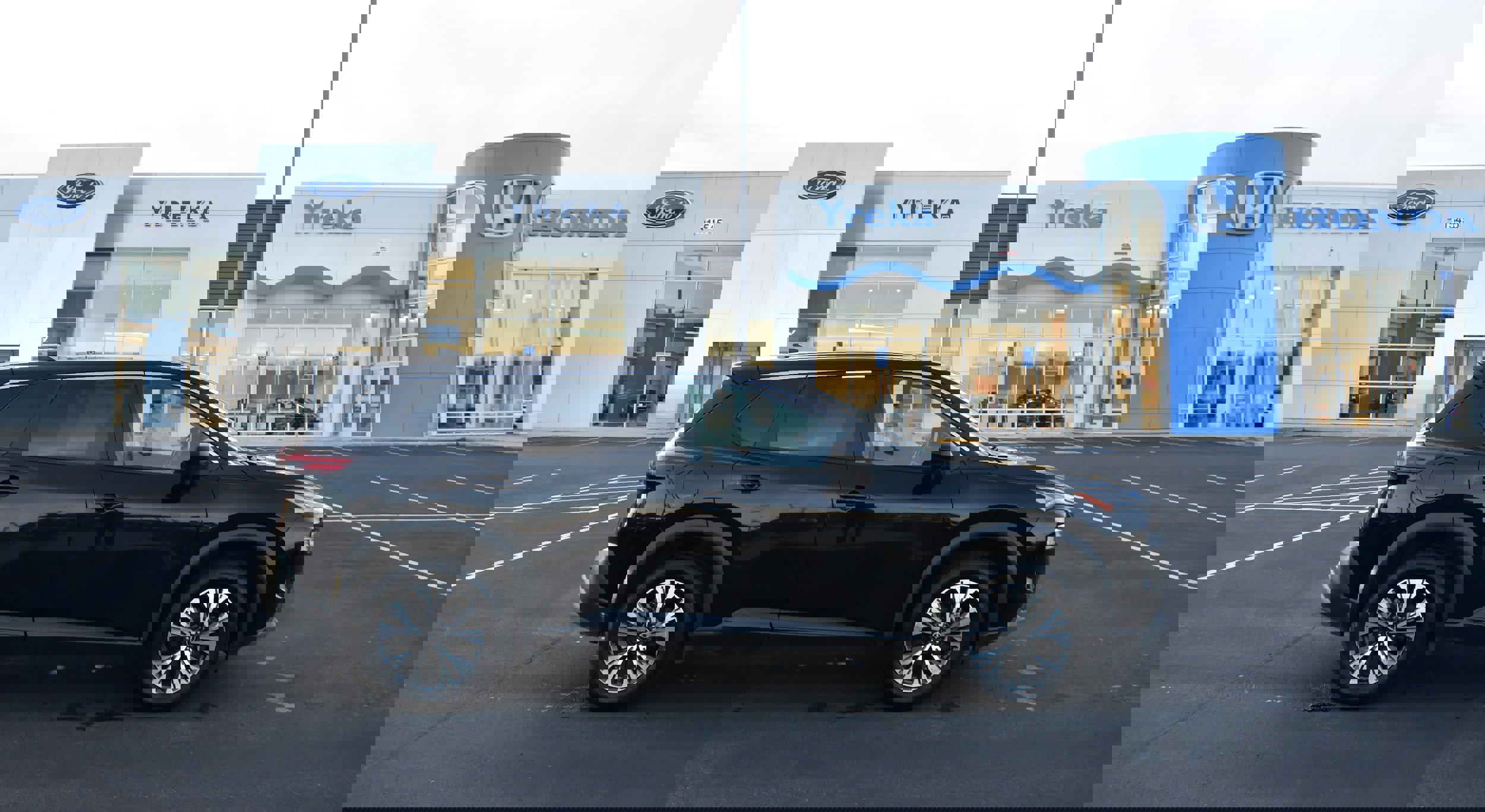 Used 2023 Nissan Rogue SV image 1