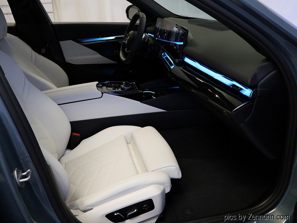 Certified 2025 BMW 540i xDrive image 37