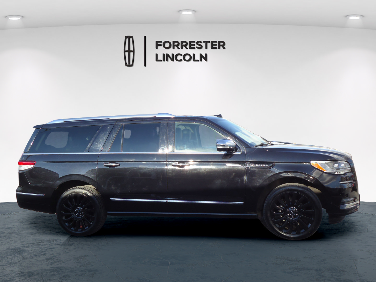 Used 2022 Lincoln Navigator L Black Label AWD/4WD image 2