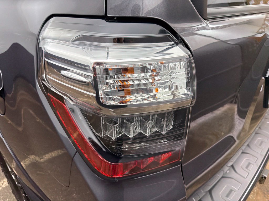Used 2020 Toyota 4Runner Venture w/ Moonroof Package AWD/4WD image 22