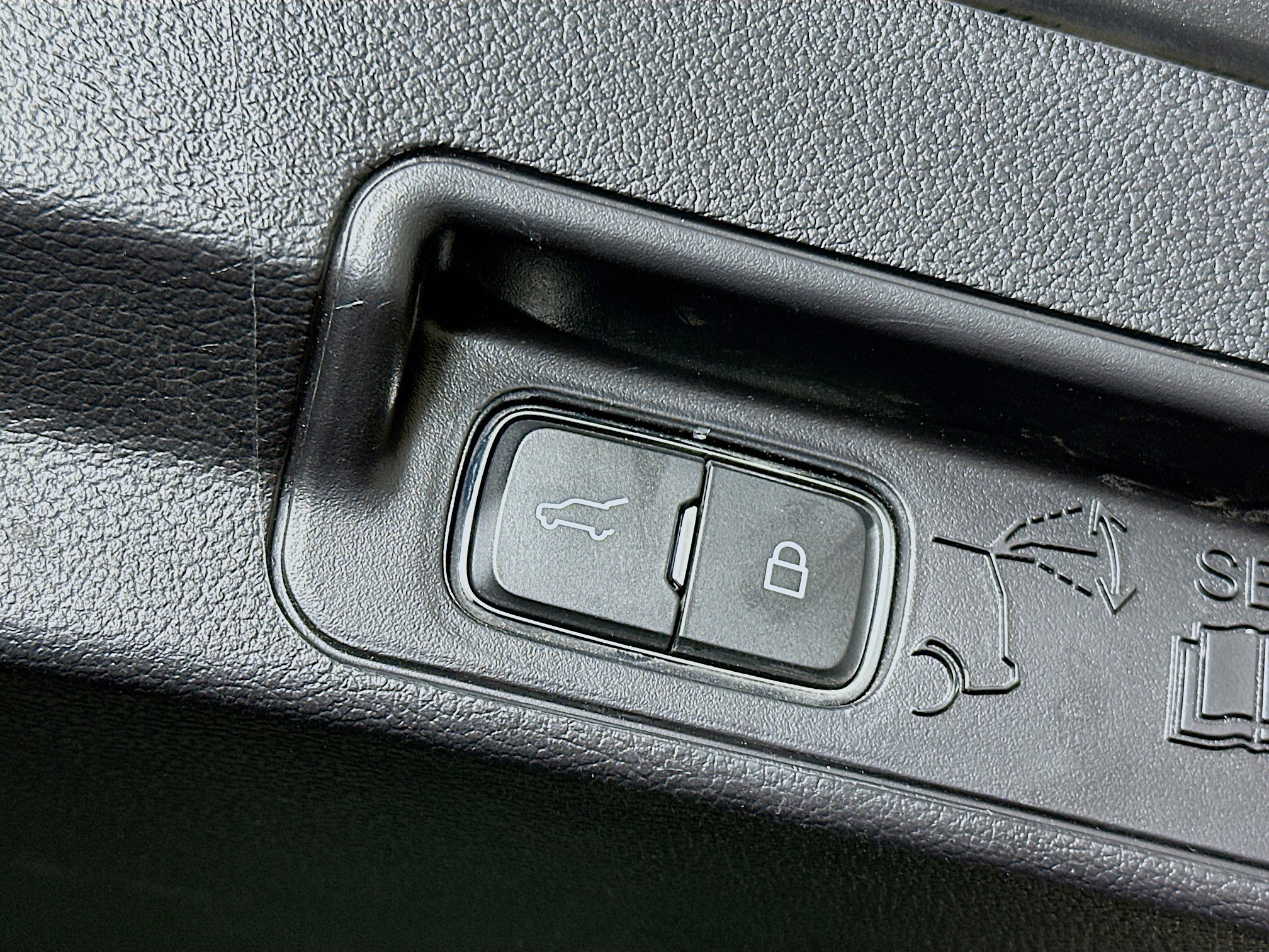 Used 2022 Ford Explorer Limited image 31