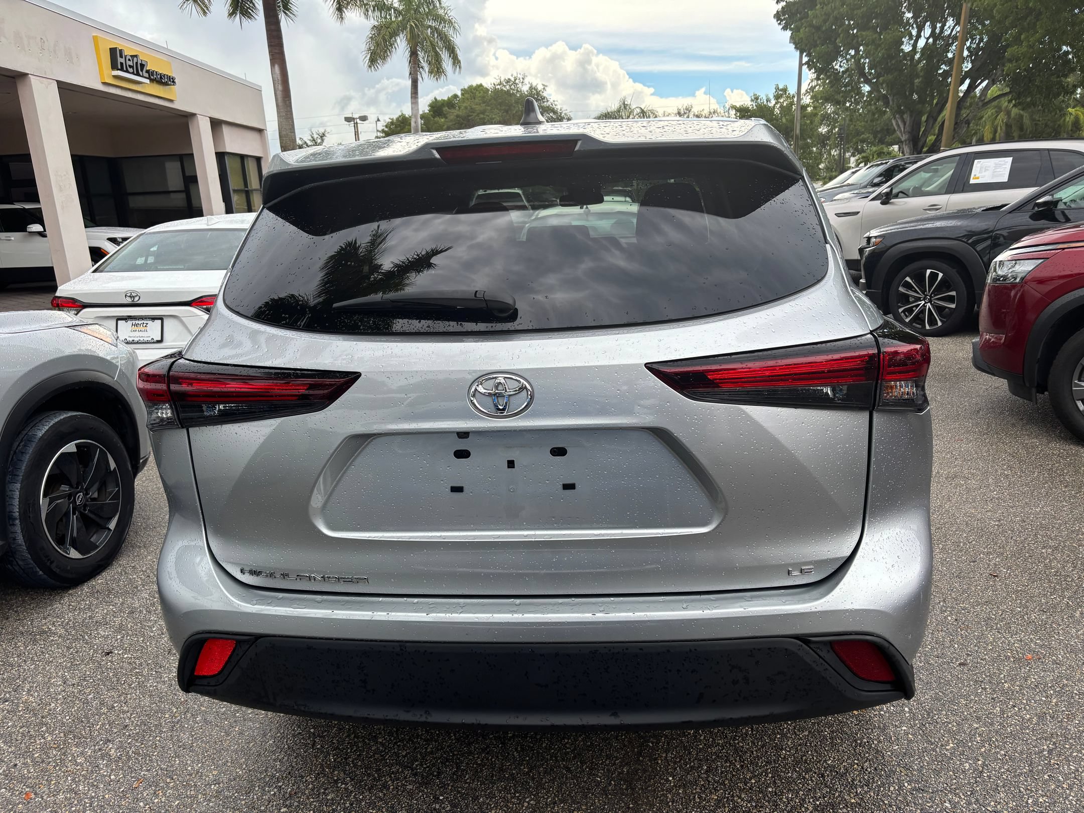 Used 2025 Toyota Highlander LE FWD image 22