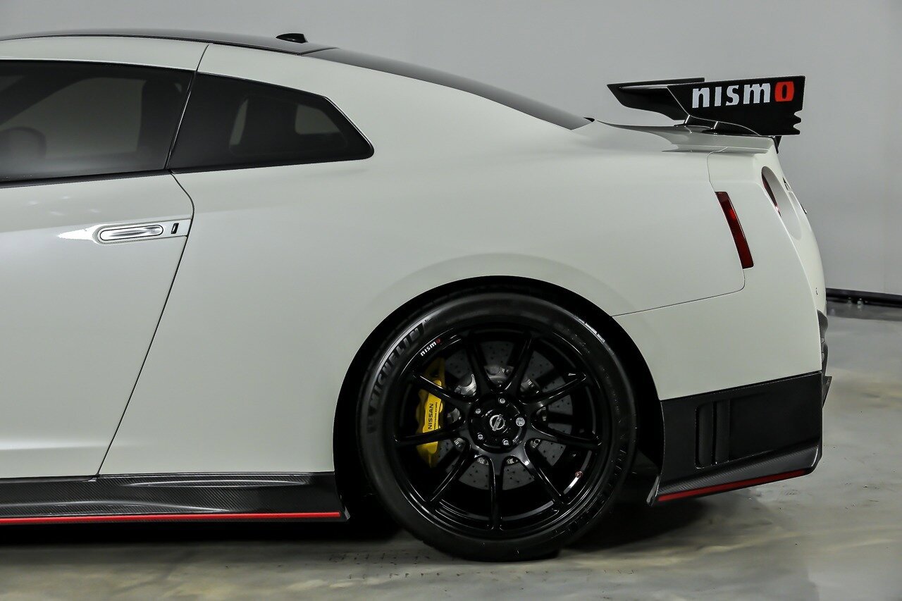 Used 2020 Nissan GT-R NISMO AWD/4WD image 9