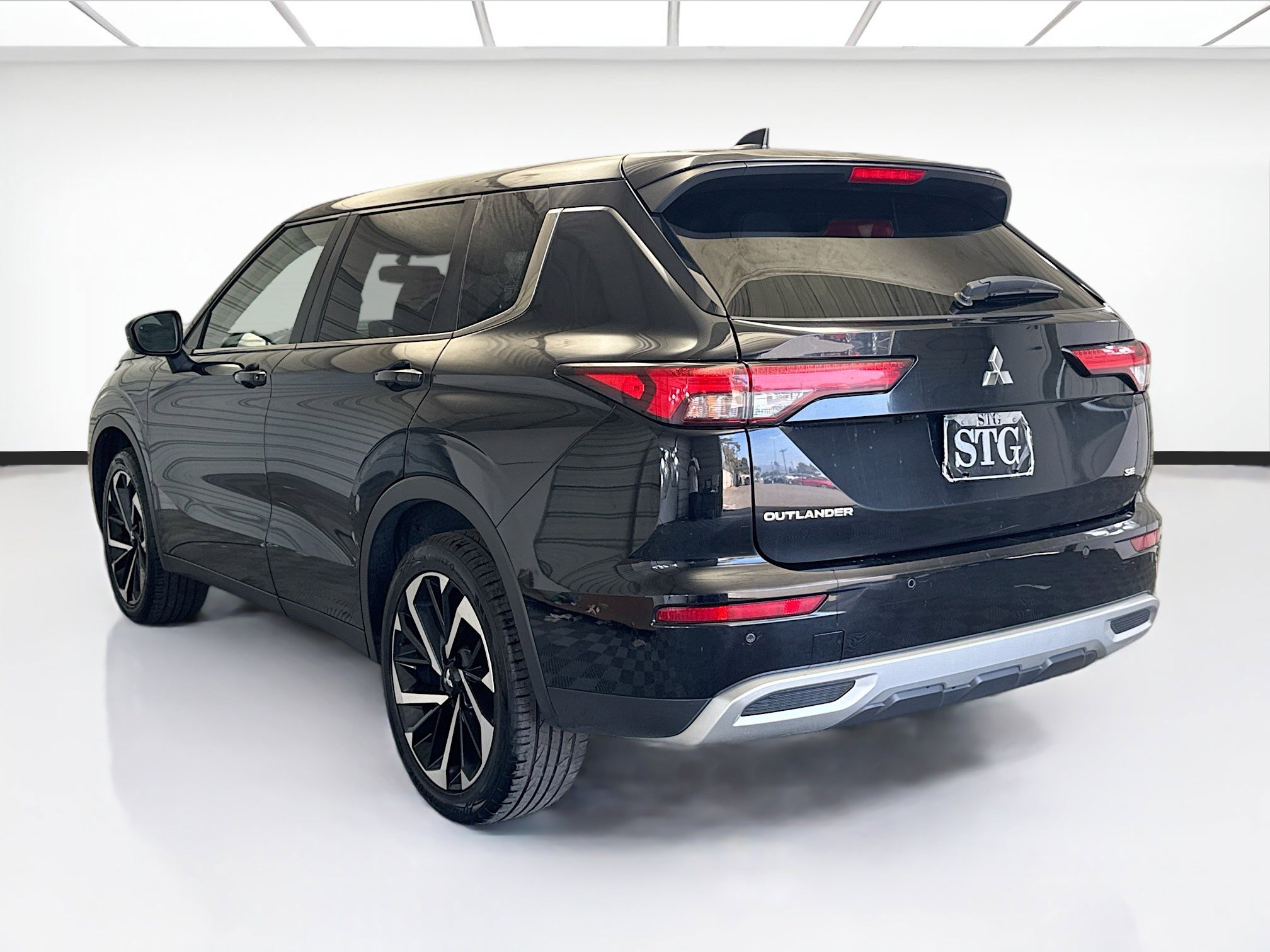 Used 2023 Mitsubishi Outlander SE image 6