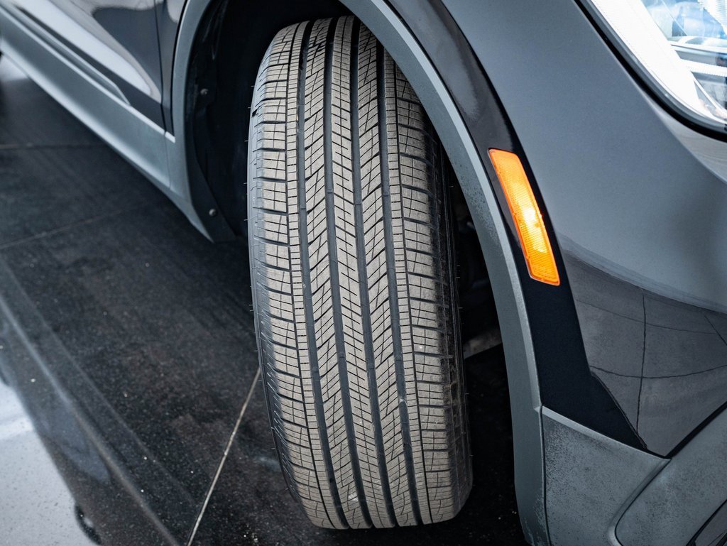 Used 2022 Volkswagen Tiguan SE w/ Panoramic Sunroof Package image 43