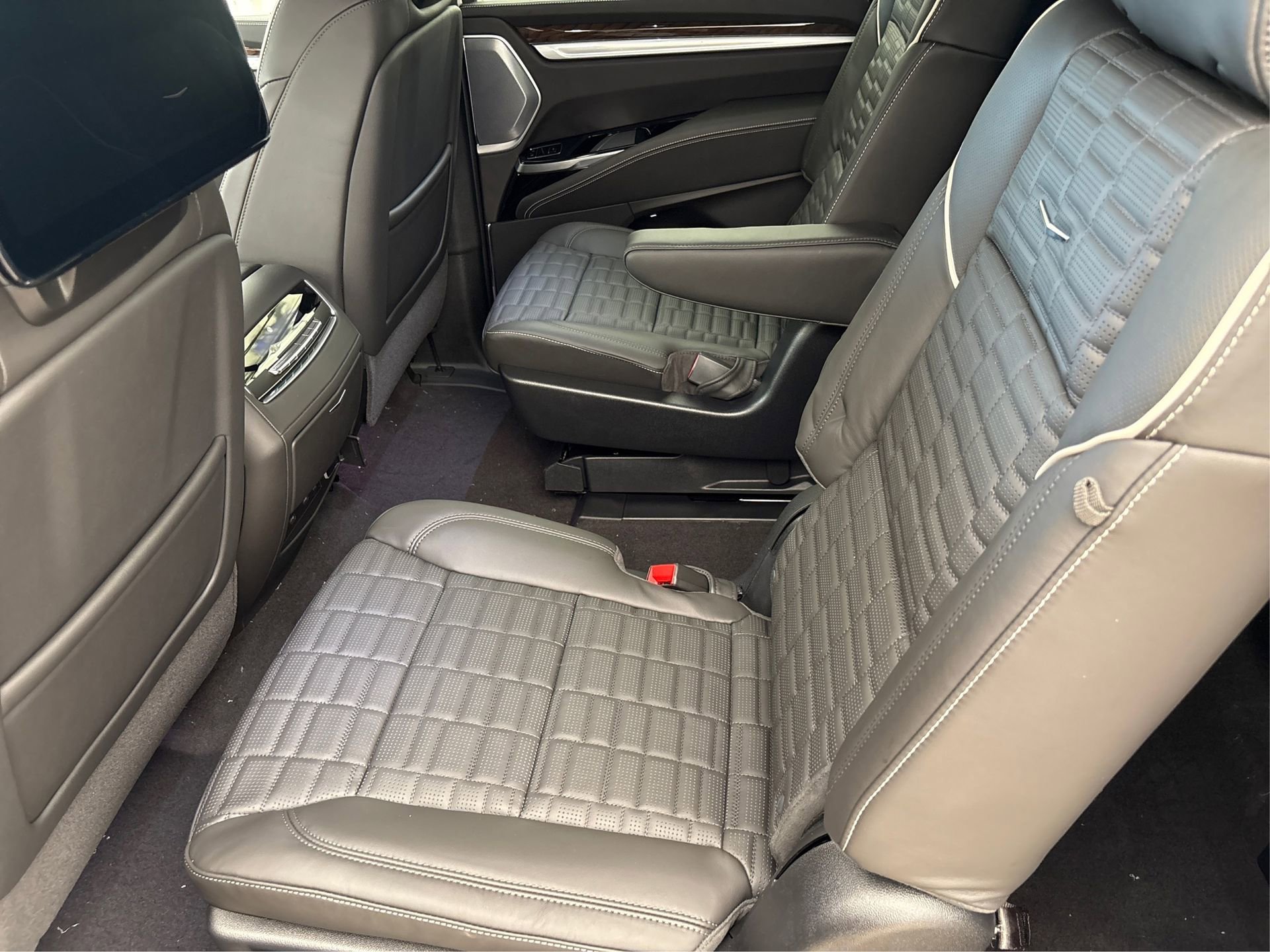 New 2025 Cadillac Escalade ESV Sport Platinum image 10