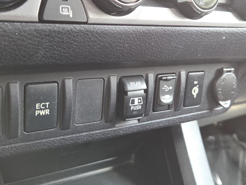 Used 2018 Toyota Tacoma TRD Off-Road AWD/4WD image 6