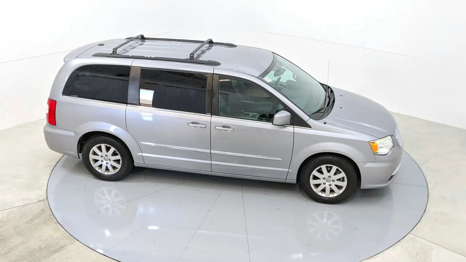 Used 2014 Chrysler Town & Country Touring image 42