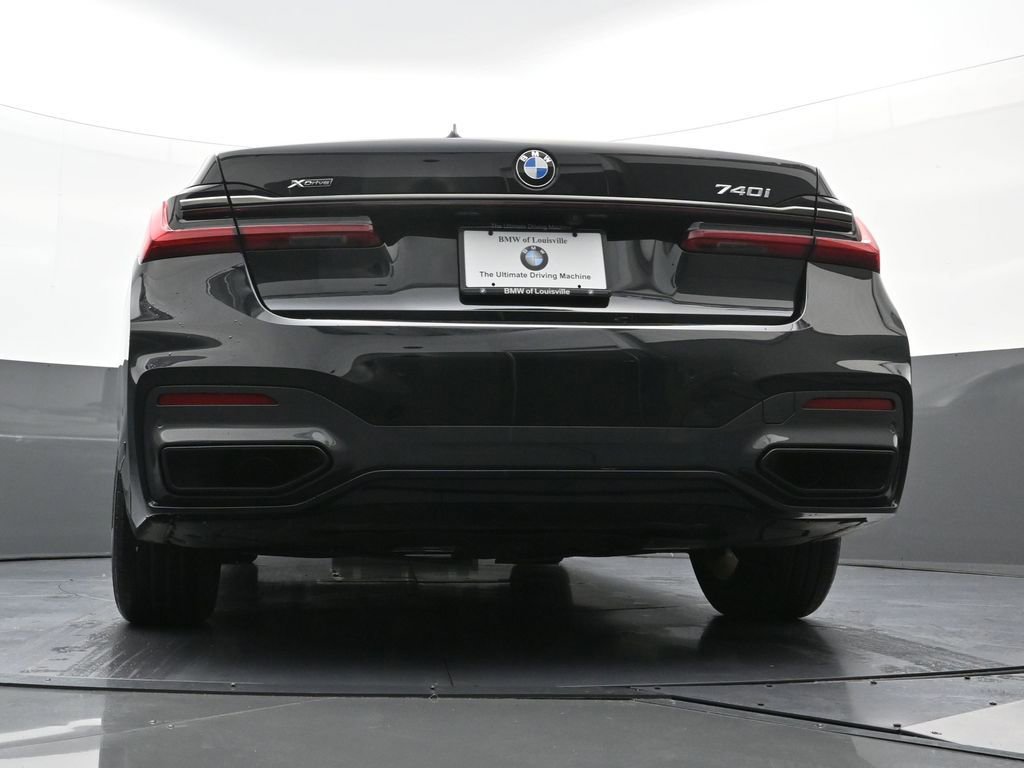 Used 2022 BMW 740i xDrive w/ M Sport Package image 28