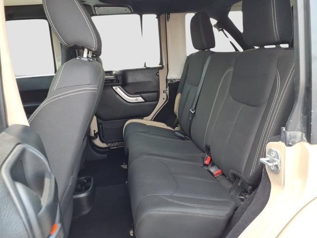 Used 2016 Jeep Wrangler Unlimited Sahara w/ Connectivity Group AWD/4WD image 12